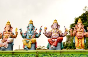 हिन्दू धर्म में 33 करोड़ देवता हैं या 33 प्रकार के ?